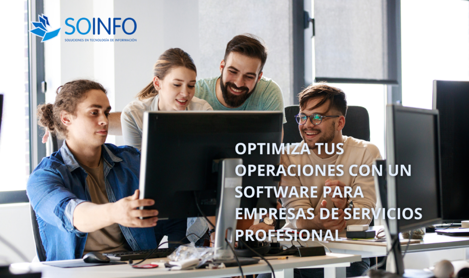 Equipo colaborando frente a computadoras mientras utiliza un Software Para Empresas de Servicios de Soinfo Perú.